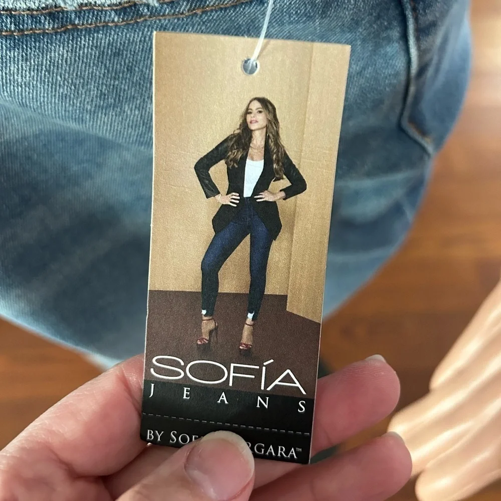 Sofia Jeans Adora Super Hi-Rise Curvy Girlfriend Jeans Light Wash Cropped